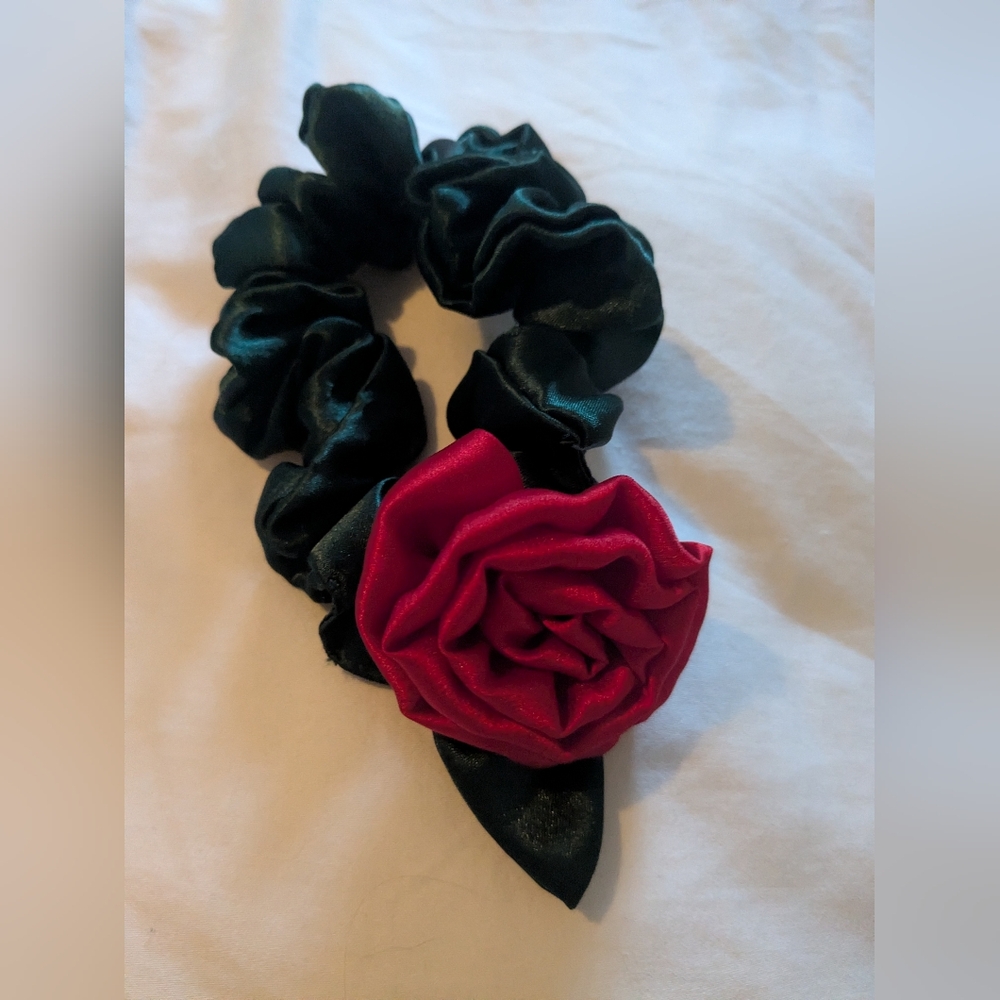 Samantha Pleet Scrunchie